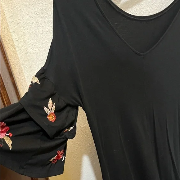 Alya Black Dress with Embroidery from Francesca’s. - Picture 6 of 7